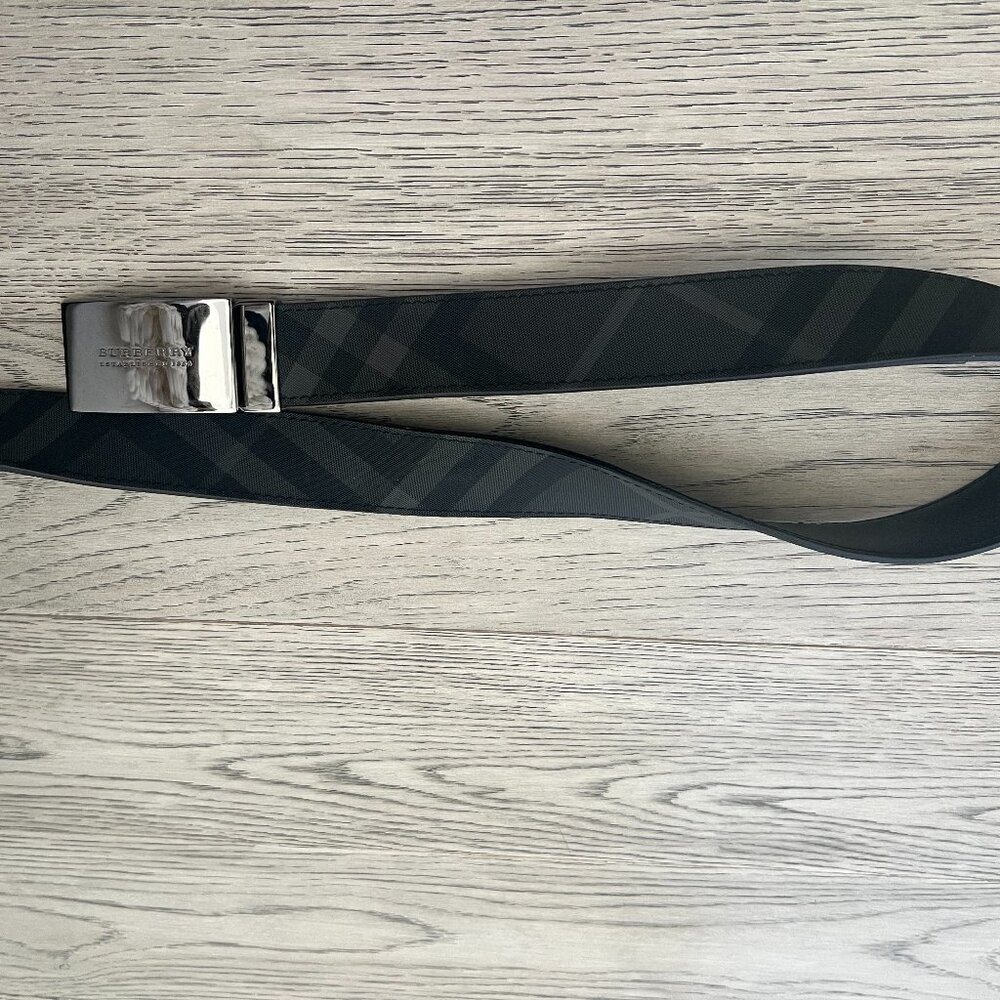 Burberry Men's belt size 40, authentic used